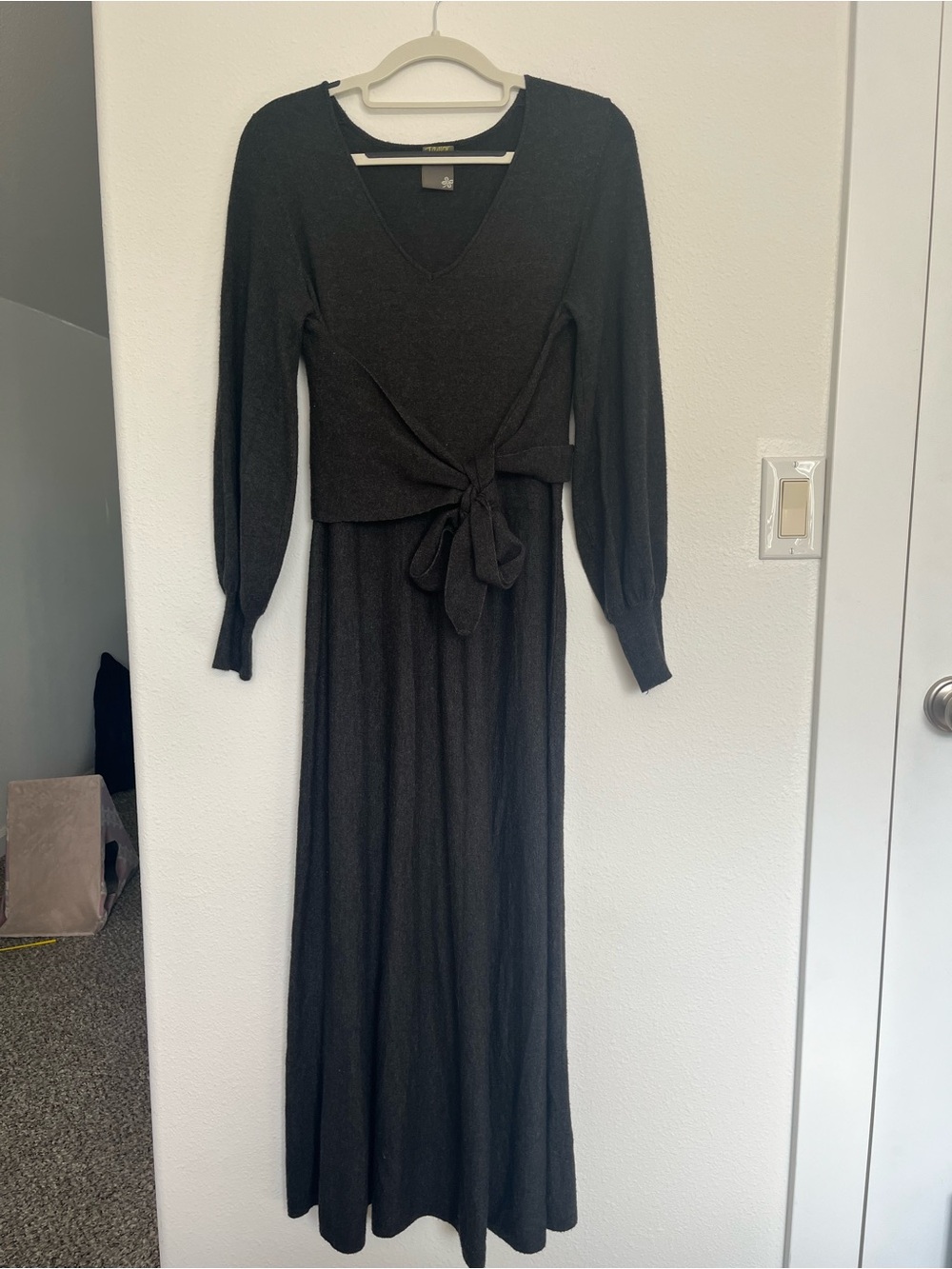 Women’s Black V‑Neck Tie‑Waist Knit Maxi Dress